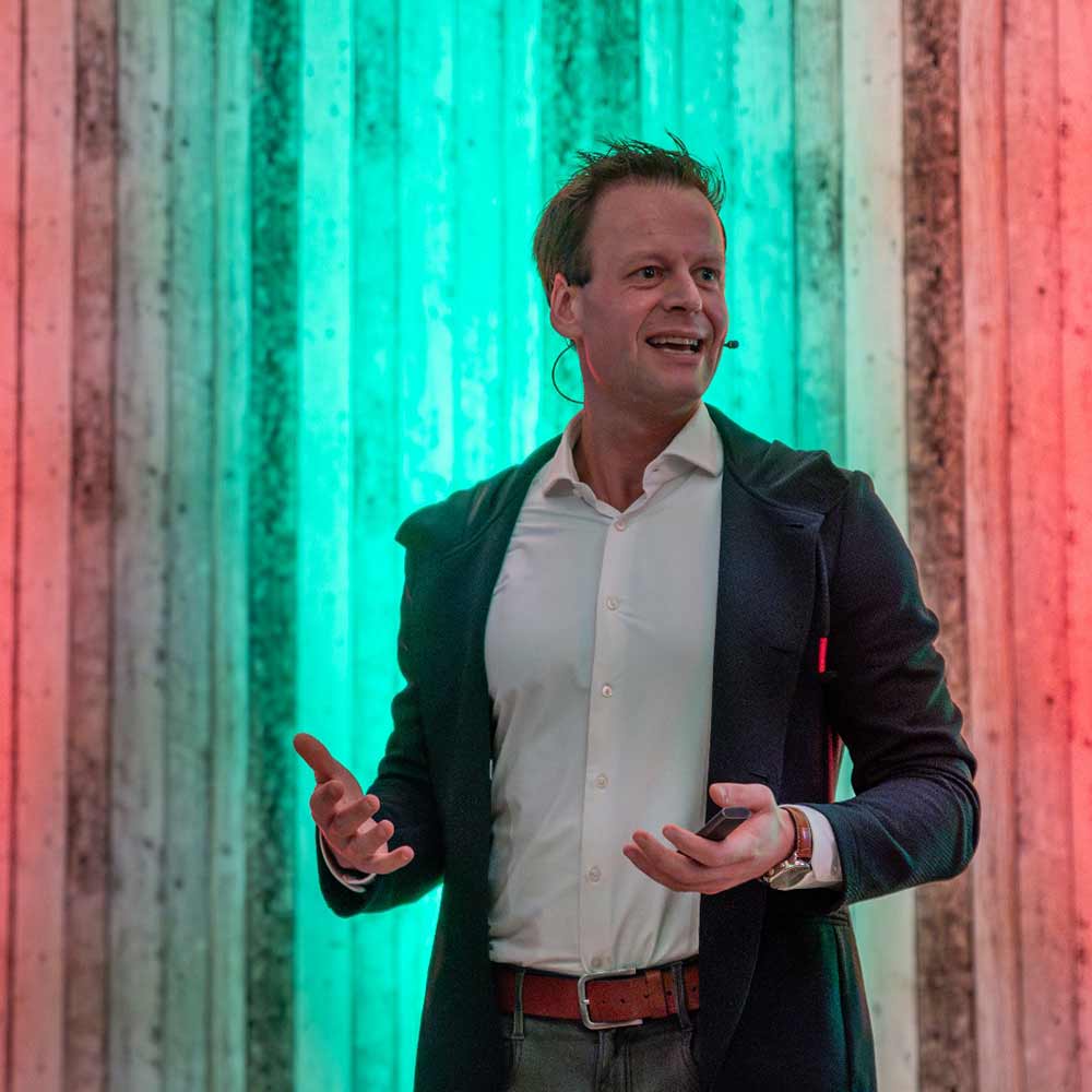 Slimme kleding, Dagvoorzitter voor online events, Jan Scheele
